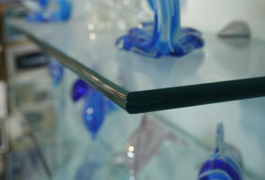 Example of pencil polish edge for a glass feature.